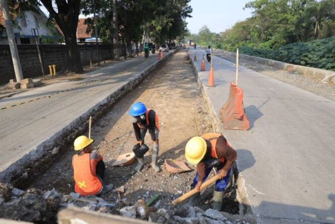 
 Pelebaran Jalan sebagai Bentuk Upaya Dinas PUPR Kota Tangerang Urai Kemacetan. Foto: ist