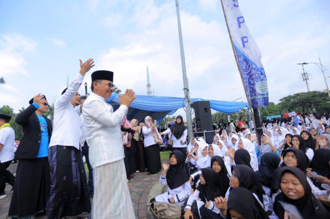 Wali Kota Tangerang Sachrudin saat Membuka Hari Santri Nasional 2025 di Taman Elektrik. Foto: ist