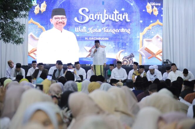 
 Wali Kota Tangerang Sachrudin saat Membuka Pengajian Rutin Bulanan. Foto: ist