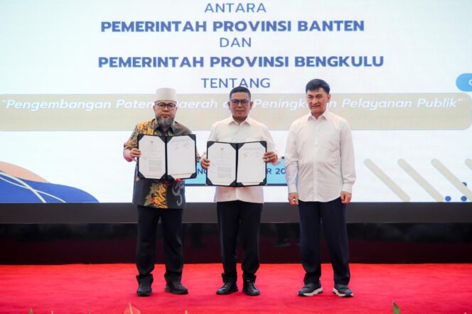 Gubernur Banten Andra Soni dan Gubernur Bengkulu Helmi Hasan Sepakat Lakukan Kerjasama pengembangan potensi daerah dan peningkatan pelayanan publik di Pendopo Gubernur Banten. Foto: ist
