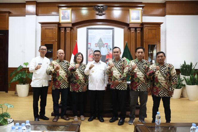 Gubernur Banten Andra Soni bersama Pengurus PERCASI Banten. Foto: ist