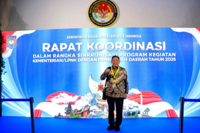 
 Sekretaris Daerah (Sekda) Kota Tangerang, H. Herman Suwarman, saat menghadiri Rapat Koordinasi (Rakor) Sinkronisasi Program dan Kegiatan Kementerian/Lembaga Pemerintah Nonkementerian (LPNK) dengan Pemerintah Daerah se-Indonesia Tahun 2025. Foto: ist