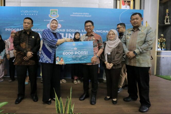 
 Wali Kota Tangerang Sachrudin saat menghadiri peluncuran Program Injourney Airports Lawan Stunting PT Angkasa Pura Indonesia (Injourney Airports) yang digelar di Kecamatan Neglasari. Foto: ist