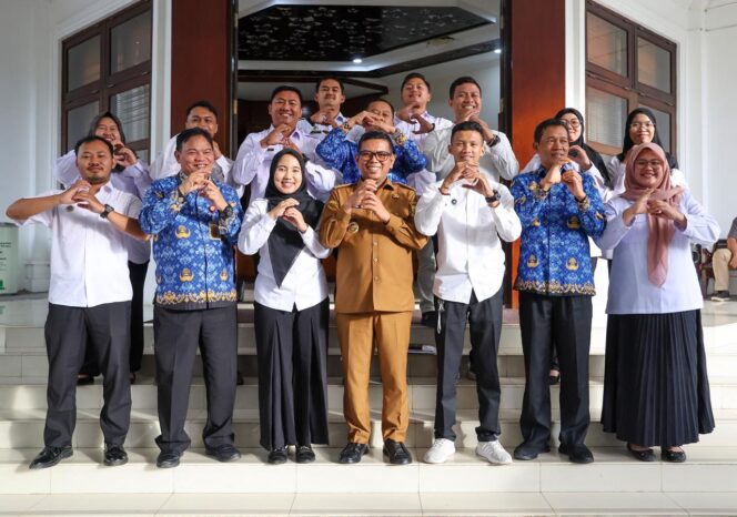 
 Gubernur Banten Andra Soni Bersama Kepala Regional Badan Gizi Nasional (BGN) Provinsi Banten. Foto: ist