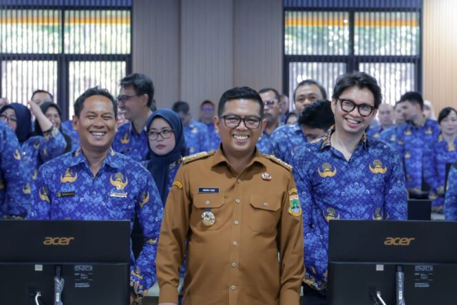 
 Gubernur Andra Soni melakukan profiling Aparatur Sipil Negara (ASN) di lingkungan Pemerintah Provinsi (Pemprov) yang diselenggarakan di Badan Kepegawaian Daerah (BKD). Foto: ist