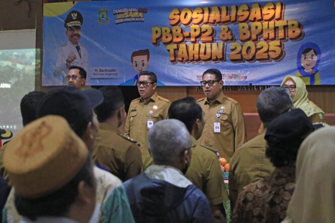 
 Wakil Wali Kota Tangerang Maryono Hasan bersama Kepala Bapenda Kota Tangerang Kiki Wibawa saat Sosialisasi PBB-P2 dan BPHTB. Foto: Ist