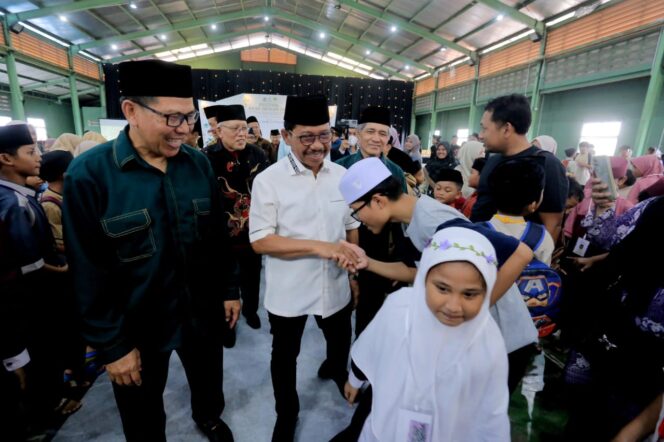 
 Wali Kota Tangerang Sachrudin saat menghadiri Festival Anak Saleh 2025, yang diselenggarakan oleh Lembaga Dakwah Islam Indonesia (LDII) Kota Tangerang ,di Gedung Serba Guna SMP Al Furqon Boarding School, Kecamatan Karawaci. Foto: ist