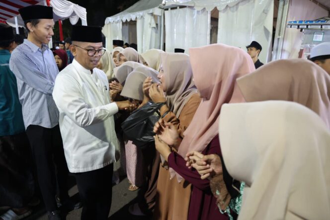 
 Gubernur Banten Andra Soni secara resmi membuka Festival Santri Kabupaten Lebak Tahun 2025 yang digelar di Alun-alun Rangkasbitung, Kabupaten Lebak. Foto: ist
