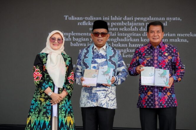 
 Gubernur Banten Andra Soni dan Bupati Tangerang Moch Maesyal Rasyid saat Gubernur saat menghadiri Peringatan Hari Antikorupsi Sedunia (Hakordia) Tahun 2025 tingkat Provinsi Banten yang berlangsung di SMAN 1 Kabupaten Tangerang. Foto: ist 