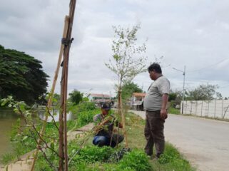 Banksasuci Foundation terus Gencarkan Gerakan 'Banten Teduh Tangerang Sejuk' dengan menanam ribuan pohon disejumlah titik krusial dan tandus. Foto: TangerangPos 