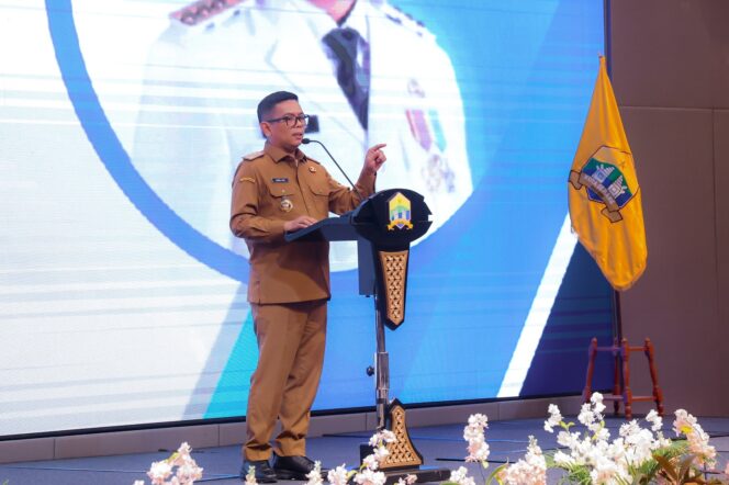 
 Gubernur Banten Andra Soni saat menghadiri peluncuran Implementasi Manajemen Talenta ASN di lingkungan Pemerintah Kota (Pemkot) Serang bersama Kepala Badan Kepegawaian Negara (BKN) RI, di Hotel Aston Serang. Foto: ist