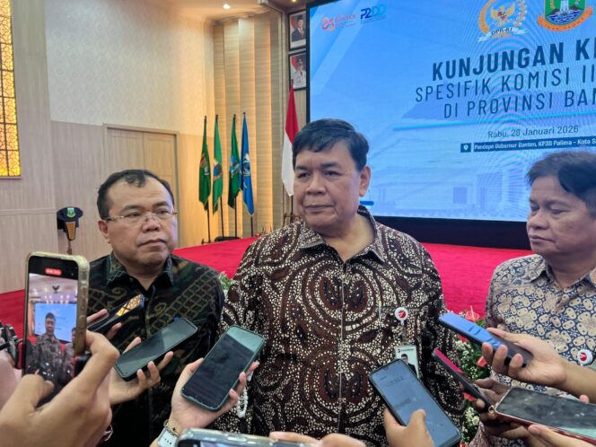 
 Direktur Utama Bank Banten, Muhammad Busthami usai menerima Kunjungan Kerja Komisi II DPR RI. Foto: Imam DJM
