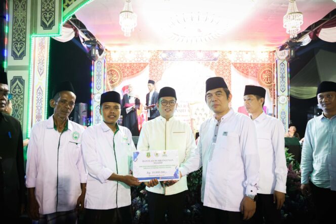 
 Gubernur Banten Andra Soni saat meresmikan Masjid Assa’adah di Kelurahan Lebakwangi, Kecamatan Walantaka, Kota Serang. Foto: ist