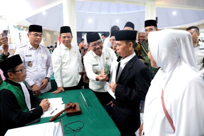 
 Wali Kota Tangerang Sachrudin saat menghadiri Sidang Isbat Nikah Terpadu Tahun 2026 di Gedung MUI Kota Tangerang. Foto: ist