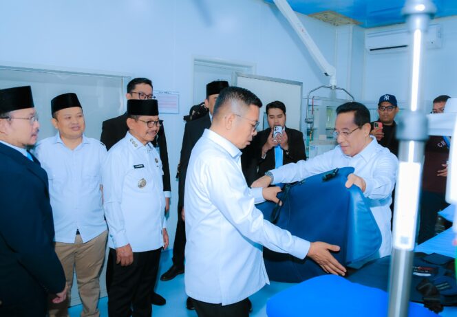 
 Peresmian kerja sama Instalasi Pelayanan Kardioserebrovaskular Terpadu (IPKT) antara RSUD Kota Tangerang dan BPJS Kesehatan dilakukan pada Sabtu (14/2/2026) oleh Wali Kota Tangerang H. Sachrudin bersama Wakil Menteri Kesehatan RI dr. Benjamin Paulus Octavianus, Gubernur Banten Andra Soni, serta Direktur Utama BPJS Kesehatan Ali Ghufron Mukti. Foto: ist