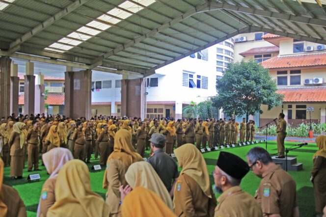 
 Sekretaris Daerah Kota Tangerang Herman Suwarman saat Pimpin Apel Pegawai Pemkot Tangerang. Foto: ist