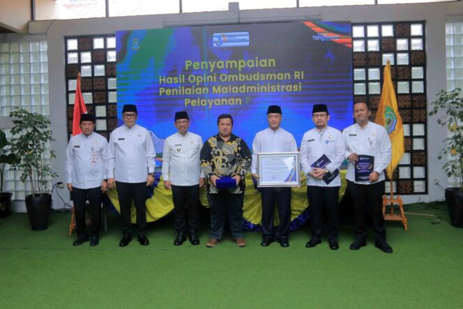 
 Kepala Perwakilan Ombudsman RI Provinsi Banten, Fadli Afriadi bersama Wali Kota Tangerang Sachrudin. Foto: ist