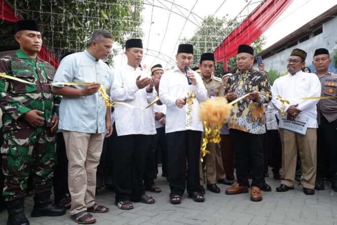 
 Wakil Gubernur Banten Achmad Dimyati Natakusumah saat membuka Kampoeng Ramadan Graha Mutiara Permai (GMP) 2, Desa Karet, Kecamatan Sepatan, Kabupaten Tangerang. Foto: ist