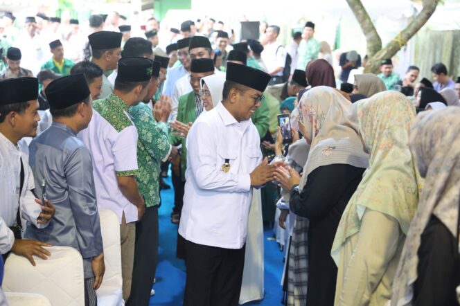 
 Gubernur Banten Andra Soni saat Safari Ramadhan bersama Pengurus Wilayah Mathla'ul Anwar, Cilaku, Kota Serang. Foto: ist
