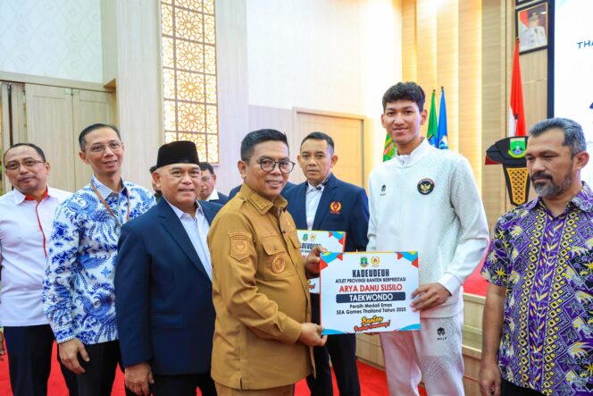 
 Gubernur Banten Andra Soni memberikan apresiasi kepada para atlet asal Provinsi Banten yang telah berlaga pada ajang SEA Games 2025 di Thailand serta Pekan Olahraga Mahasiswa Nasional (Pomnas) 2025. Foto: ist