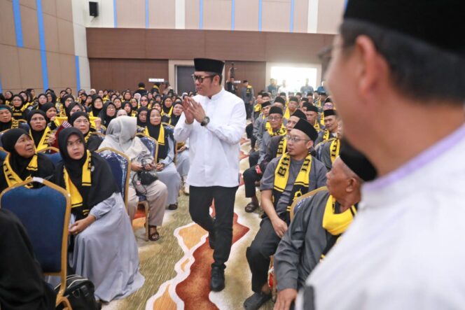 
 Wakil Wali Kota Tangerang H. Maryono saat menghadiri Halal Bihalal dan Pemantapan Bekal Manasik Calon Jamaah Haji KBIHU Nurul Hikmah bin Bakri di Aula Grand El Hajj, Cipondoh. Foto: ist