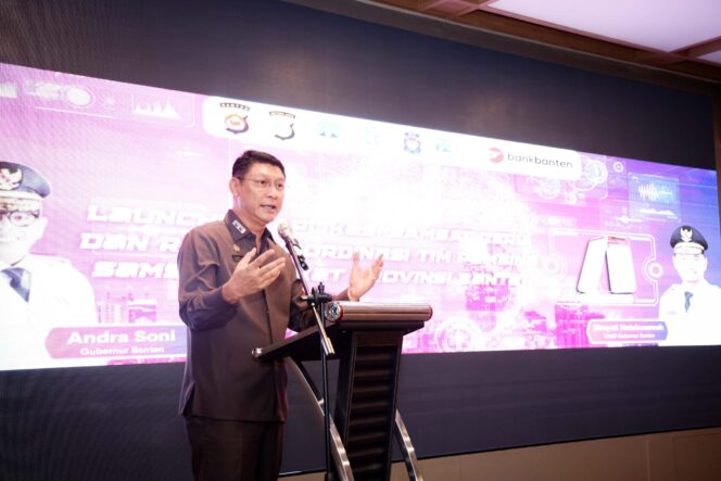 
 Sekretaris Daerah Provinsi Banten Deden Apriandhi Hartawan saat Rapat Koordinasi (Rakor) Tim Pembina Samsat se-Provinsi Banten yang digelar Pemerintah Provinsi (Pemprov) Banten melalui Badan Pendapatan Daerah (Bapenda) di Hotel Aston Serang. Foto: ist