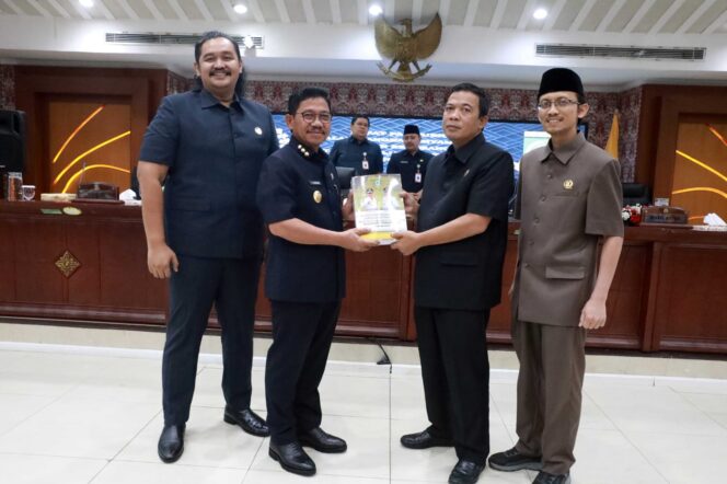 
 Wali Kota Tangerang Sachrudin saat menyampaikan LKPJ pada Rapat Paripurna DPRD Kota Tangerang. Foto: ist 