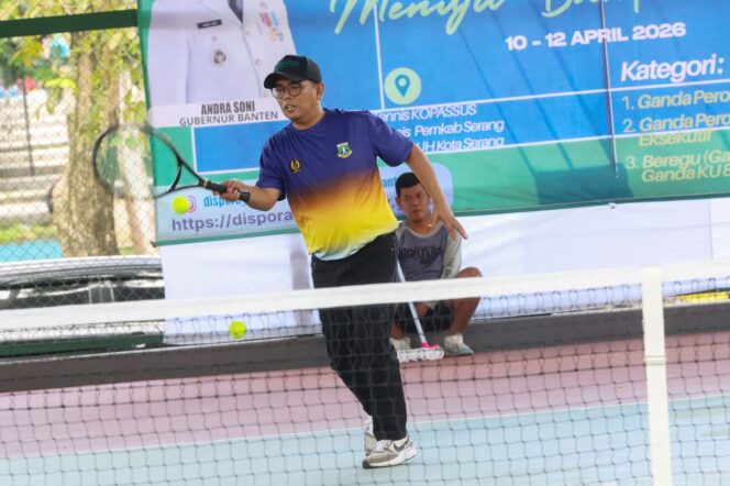 
 Gubernur Banten Andra Soni bersama Forkopimda membuka Turnamen Tenis Piala Gubernur Banten 2026. Foto: ist