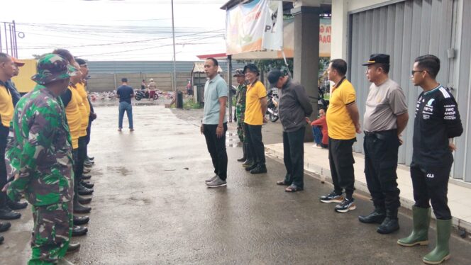 
 Camat Teluk Naga, Kurnia, S.STP.,M.Si bersama Forkopimcam saat Apel Korve rutin di Wilayah Kecamatan Teluk Naga. Foto: TangerangPos