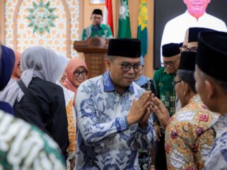 Gubernur Banten Andra Soni saat menghadiri acara Silaturahmi Idul Fitri di Kantor Pimpinan Wilayah Muhammadiyah Provinsi Banten, Jl. Ki Ajurum No. 2 Cipocok, Kota Serang. Foto: ist 