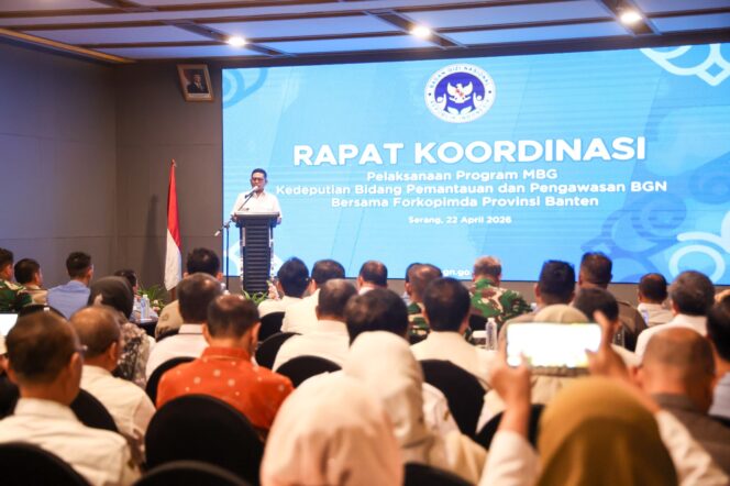 
 Gubernur Banten Andra Soni saat menghadiri Rapat Koordinasi dan Evaluasi Pelaksanaan Program MBG bersama Badan Gizi Nasional (BGN) dan Forum Koordinasi Pimpinan Daerah (Forkopimda) di Hotel Aston Serang. Foto: ist