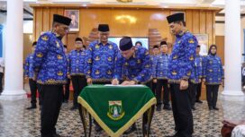 Sekretaris Daerah Provinsi Banten Deden Apriandhi dikukuhkan sebagai Ketua Dewan Pengurus KORPRI Provinsi Banten. Foto: ist 