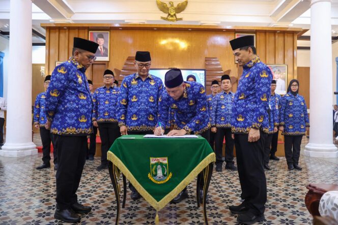 
 Sekretaris Daerah Provinsi Banten Deden Apriandhi dikukuhkan sebagai Ketua Dewan Pengurus KORPRI Provinsi Banten. Foto: ist 