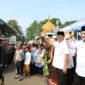 Gubernur Banten Andra Soni saat melepas keberangkatan jemaah haji kloter 3 Kabupaten Serang di Halaman Pendopo Bupati Serang Jalan Veteran, Kota Serang, Foto: Ist