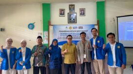 Mahasiswa Program Studi Ilmu Pemerintahan Universitas Pamulang (UNPAM) PSDKU Serang saat melaksanakan kegiatan Pengabdian Kepada Masyarakat (PKM) di SMA Al-Khairiyah 1 Cilegon. Foto: Mam