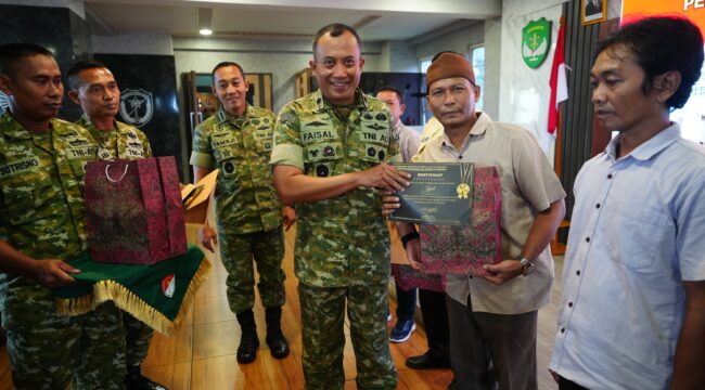 Danrem 052/Wijayakrama, Brigjen TNI Faizal Rizal, S.I.P., membuka kegiatan Pembinaan Jaring Mitra Karib Korem 052/Wijayakrama Tahun 2026 yang digelar di Aula Makorem 052/Wijayakrama, Kelapa Dua, Kabupaten Tangerang. Foto: ist 