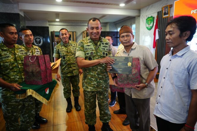 
 Danrem 052/Wijayakrama, Brigjen TNI Faizal Rizal, S.I.P., membuka kegiatan Pembinaan Jaring Mitra Karib Korem 052/Wijayakrama Tahun 2026 yang digelar di Aula Makorem 052/Wijayakrama, Kelapa Dua, Kabupaten Tangerang. Foto: ist 