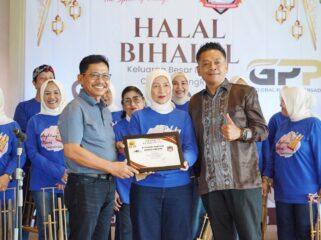 Wali Kota Tangerang Sachrudin saat menghadiri halalbihalal komunitas otomotif di Istana Nelayan. Foto: ist