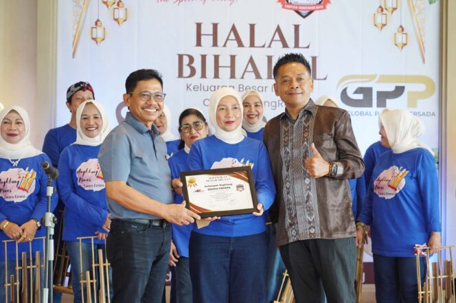 
 Wali Kota Tangerang Sachrudin saat menghadiri halalbihalal komunitas otomotif di Istana Nelayan. Foto: ist