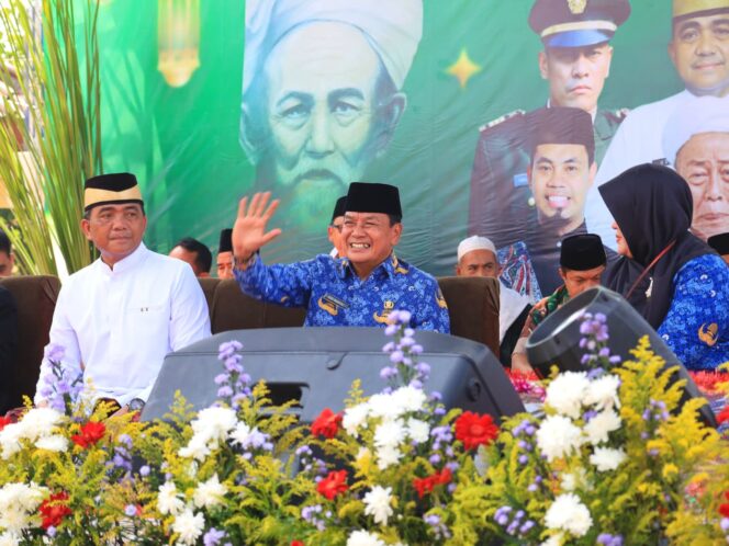 
 Bupati Tangerang Moch. Maesyal Rasyid saat menghadiri Istighosah dan Tabligh Akbar dalam rangka Hari Ulang Tahun (HUT) ke-20 Kecamatan Gunung Kaler sekaligus menutup secara resmi Festival UMKM Ngider Kecamatan. Foto: ist
