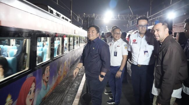 Anggota Komisi VI F-Gerindra DPR RI, Kawendra Lukistian. Saat meninjau Evakuasi Kecelakaan Kereta di Stasiun Kereta Bekasi Timur. Foto: ist