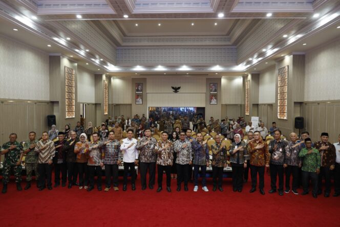 
 Pemegang Saham Pengendali (PSP) yakni Pemprov Banten serta Pemerintah Daerah (Pemda) khususnya yang sudah menempatkan Rekening Kas Umum Daerah (RKUD) di Bank Banten saat menghadiri RUPST Bank Banten. Foto: ist 