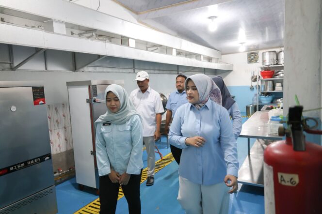 
 Anggota DPR RI Fraksi Partai Gerindra Daerah Pemilihan Banten II, Annisa Mahesa, saat Kunjungi SPPG Serang Cikande Leuwi Limus, Serang.Foto: ist