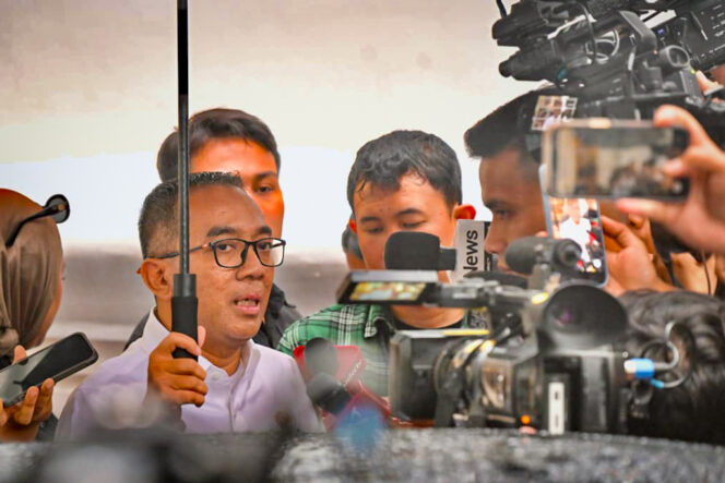
 Menteri Pendidikan Tinggi, Sains, dan Teknologi (Mendiktisaintek) Brian Yuliarto, menyampaikan keterangan pers usai diterima Presiden di Istana Merdeka, Jakarta, Senin, 4 Mei 2026. (Foto: BPMI Setpres)