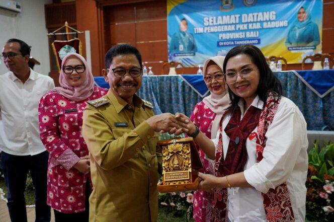 
 Wali Kota Tangerang, Sachrudin, saat menerima kunjungan Tim Penggerak PKK Kabupaten Badung di Gedung Nyimas Melati. Foto: ist