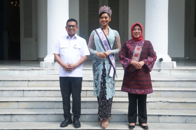 
 Gubernur Banten Andra Soni dan Ketua TP PKK Banten, Tinawati Andra Soni saat bertemu Puteri Indonesia 2026 Agnes Aditya Rahajeng di Gedung Negara Provinsi Banten, Kotabaru, Kota Serang. Foto: ist