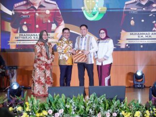 Wali Kota Tangerang Sachrudin saat menghadiri Lepas Sambut Kepala Kejaksaan Negeri (Kajari) Kota Tangerang di Ruang Al Amanah, Gedung Pusat Pemerintahan Kota Tangerang. Foto: ist