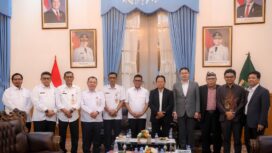 Gubernur Banten Andra Soni saat menerima kunjungan rombongan praktisi pengolahan sampah dari PT Solusindo Sampah Energi di Gedung Negara Provinsi Banten. Foto: ist