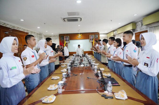 
 Wali Kota Tangerang Sachrudin saat menerima Audiensi Duta Pancasila Paskibraka Indonesia (DPPI) Kota Tangerang bersama para calon peserta. Foto: ist