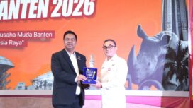 Ketua Umum BPD HIPMI Banten Rifky Hermiansyah bersama Kepala Dinas Perindustrian dan Perdagangan (Disperindag) Provinsi Banten Iwan Hermawan. Foto: ist